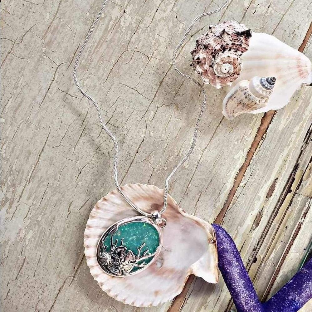 Eyes if the ocean necklace
